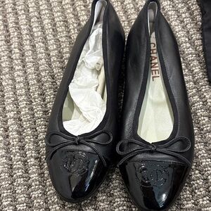 NEW CHANEL Black Patent Cap Toe Flats
